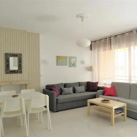 Elizabeth With Seaviews! *