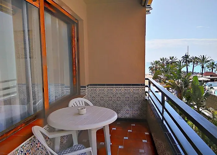 Elizabeth With Seaviews! *