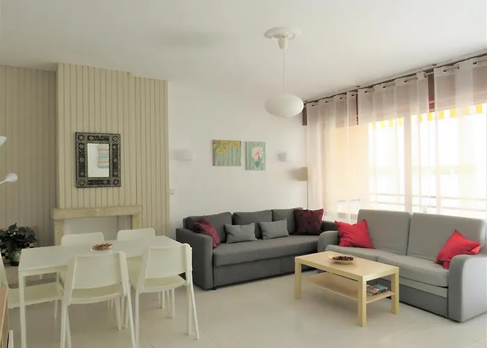 Elizabeth With Seaviews! *