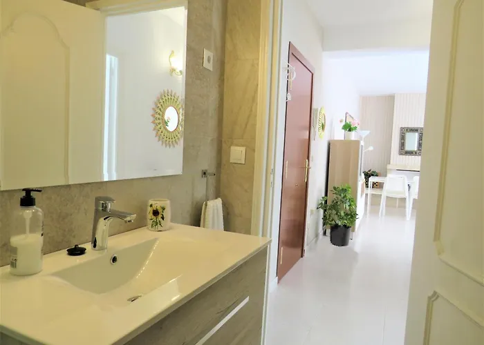 Elizabeth With Seaviews! * Torremolinos